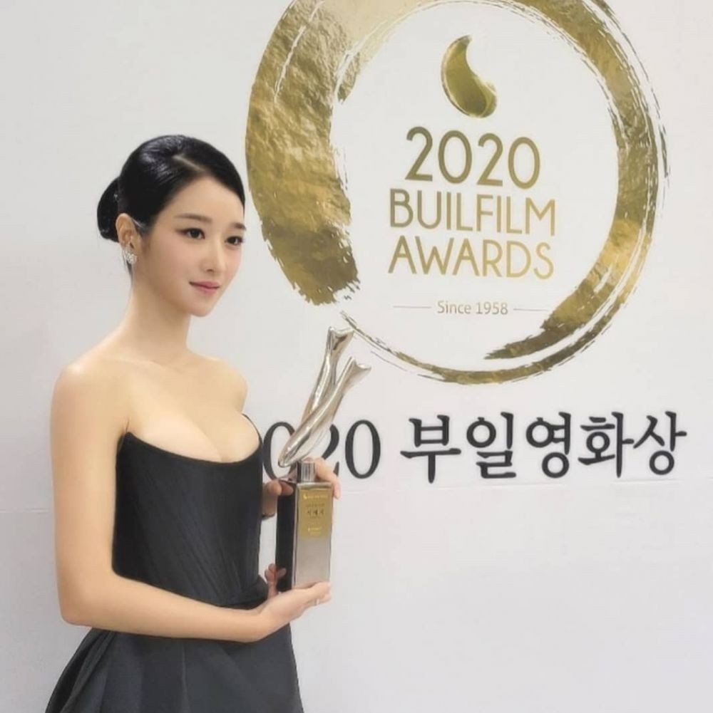 10 Potret Cetar Seo Ye Ji Jadi Sorotan di 2020 Buil Film Awards