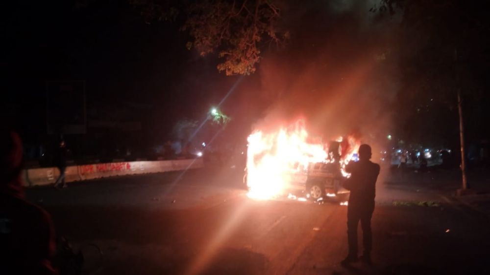Demo di Makassar, Ambulans NasDem Terbakar, Kapolda Yakin Ada Penyusup