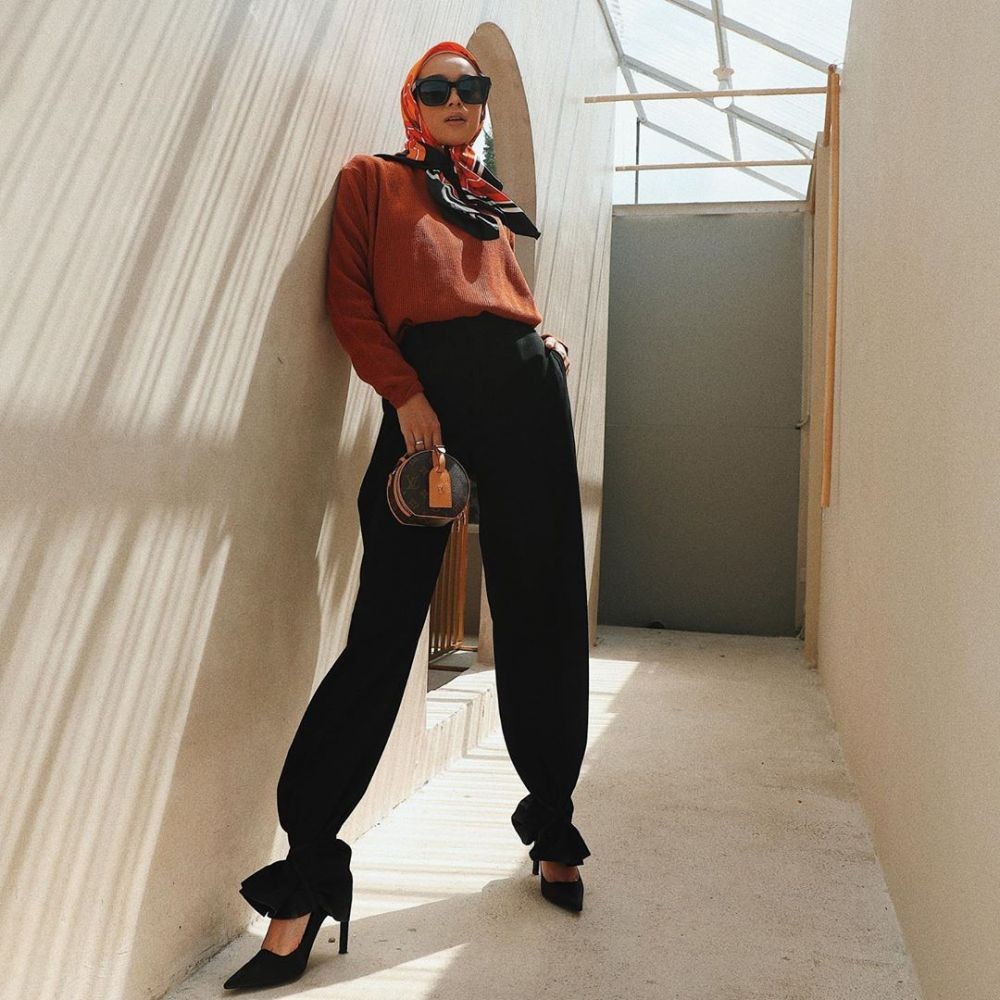 Ini 10 Ide Styling Gaya Hijab Berkelas ala Selebgram Vira Tandia