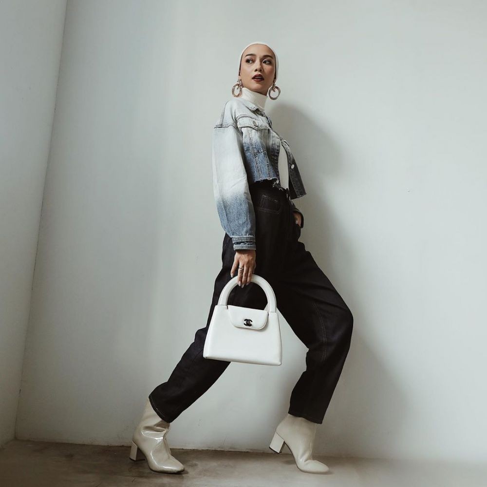 Ini 10 Ide Styling Gaya Hijab Berkelas ala Selebgram Vira Tandia