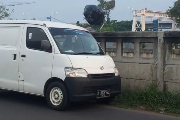 Viral Buang Sampah di Kalimalang, Pemilik Mobil Warga Tambun Bekasi