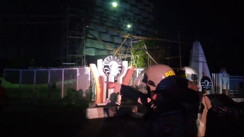 Demo di Makassar, Ambulans NasDem Terbakar, Kapolda Yakin Ada Penyusup