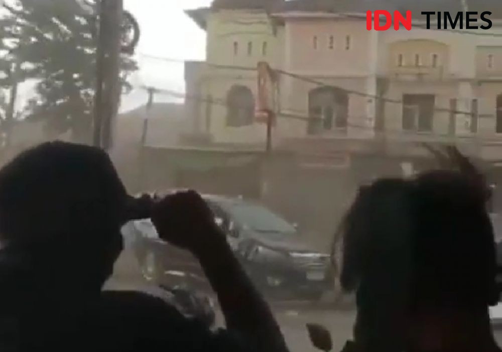 Angin Puting Beliung Amuk 5 RW dan 6 RT di Babelan, Kabupaten Bekasi