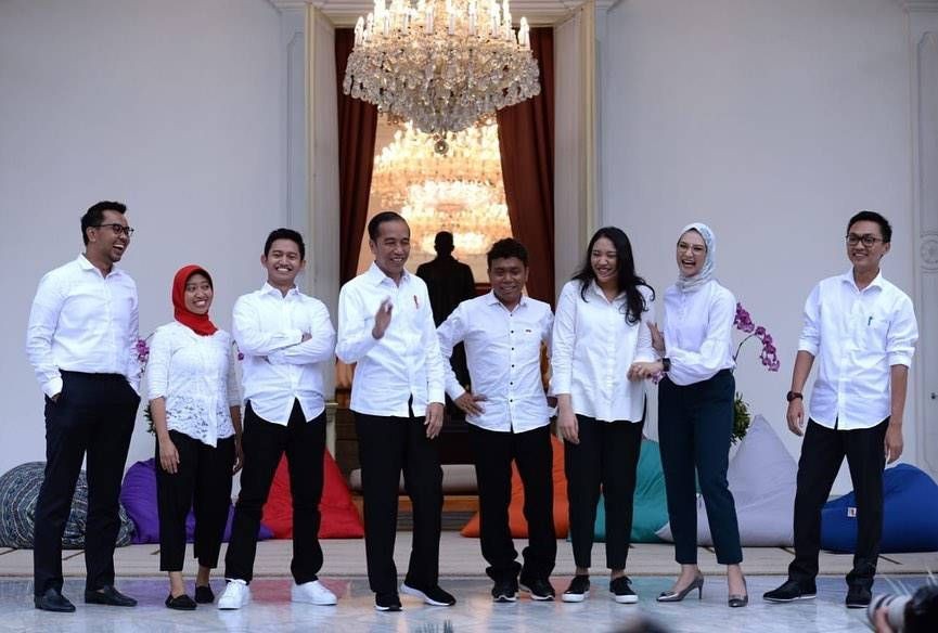 10 Adu OOTD Hits Stafsus Presiden Putri Tanjung Vs Angkie Yudistia