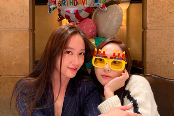 Genap 26 Tahun, 10 Potret Krystal Rayakan Ultah Bareng Jessica Jung