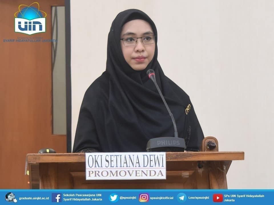 Salut! 10 Potret Oki Setiana Dewi Raih Gelar Doktor saat Hamil 9 Bulan