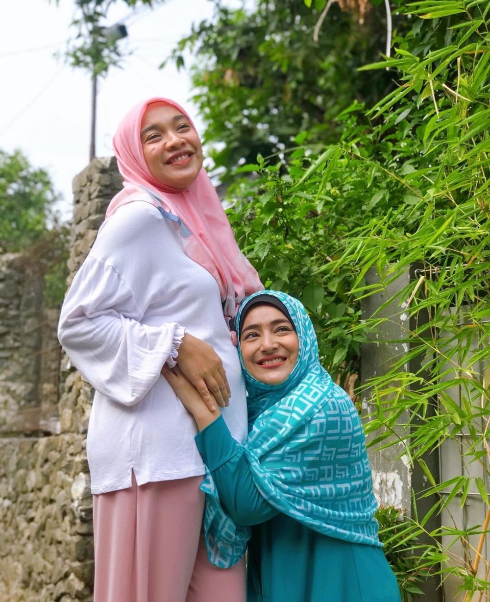 Denok 'Meninggal', 10 Potret Kenangan Tika Bravani Saat Syuting TOP