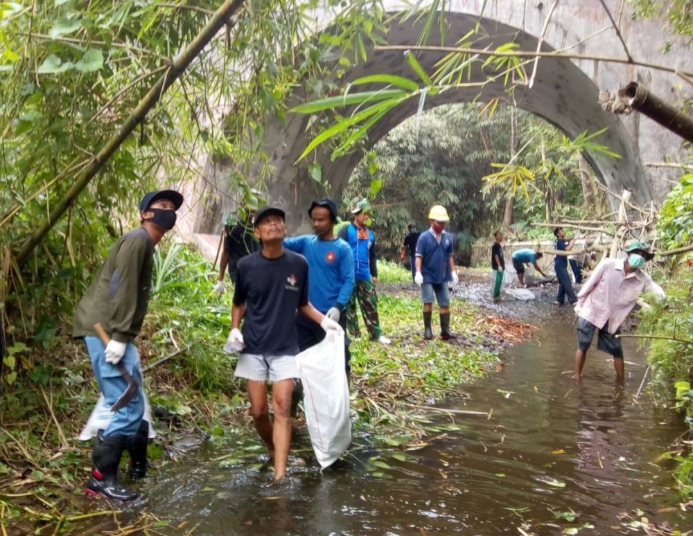 Antisipasi Dampak La Nina: Bersih-bersih Sungai hingga Pasang EWS 