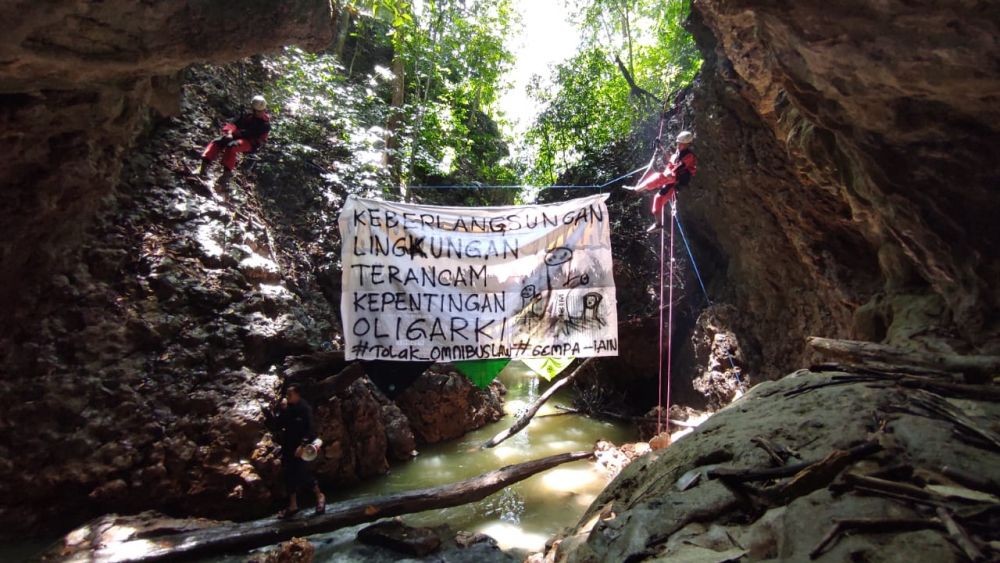 Demo Tolak Omnibus Law, Mapala IAIN Samarinda Pilih Kamping di Hutan
