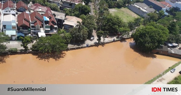 Jokowi Tinjau Kembali Proyek Normalisasi Sungai Ciliwung