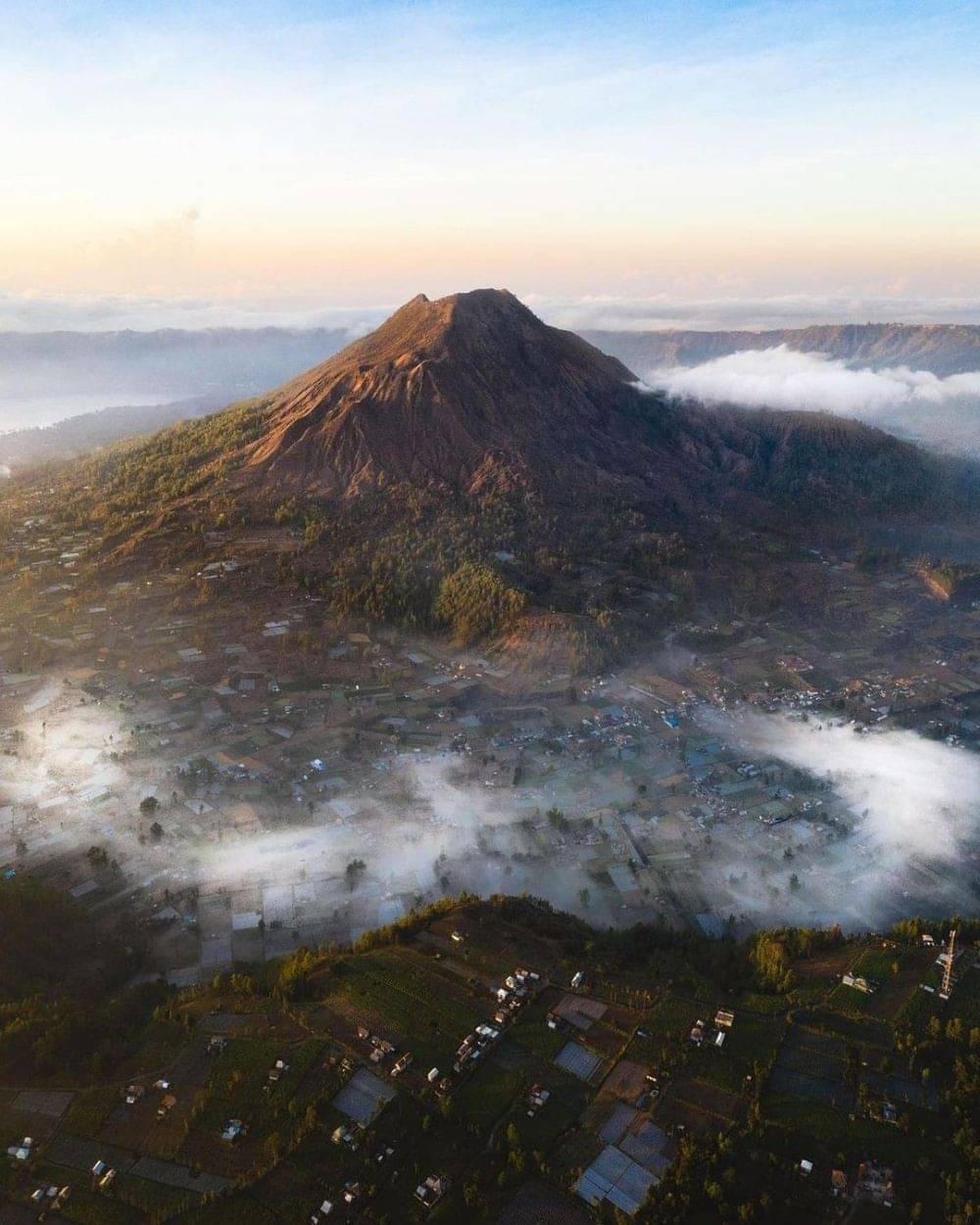 10 Gunung Indonesia Yang Paling Ramai Pendaki, Wajib Masuk Bucket List