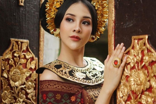 10 Potret Anya Geraldine Pakai Gaun Pengantin, Sudah Cocok?