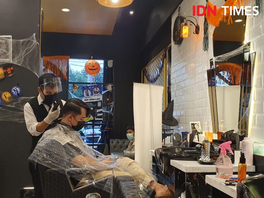 Hari Ini Warga Kota Serang Gratis Potong Rambut di Barbershop