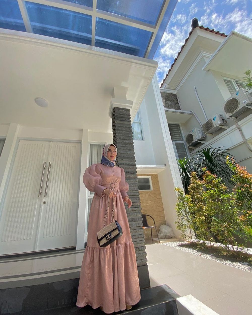 10 Gaya Simpel tapi Hits Imel Putri Cahyati, Bak Sosialita Kekinian