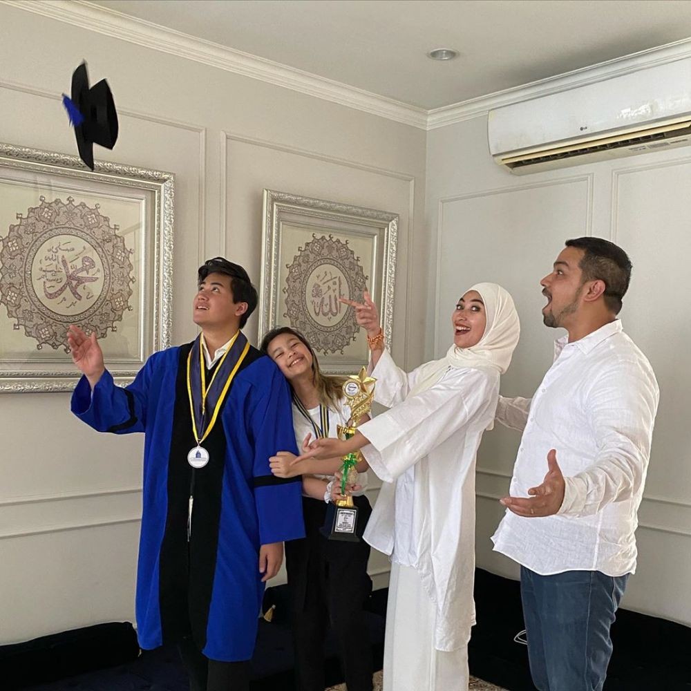 10 Potret Mesra Sultan Djorghi dan Annisa Trihapsari, Selalu Harmonis