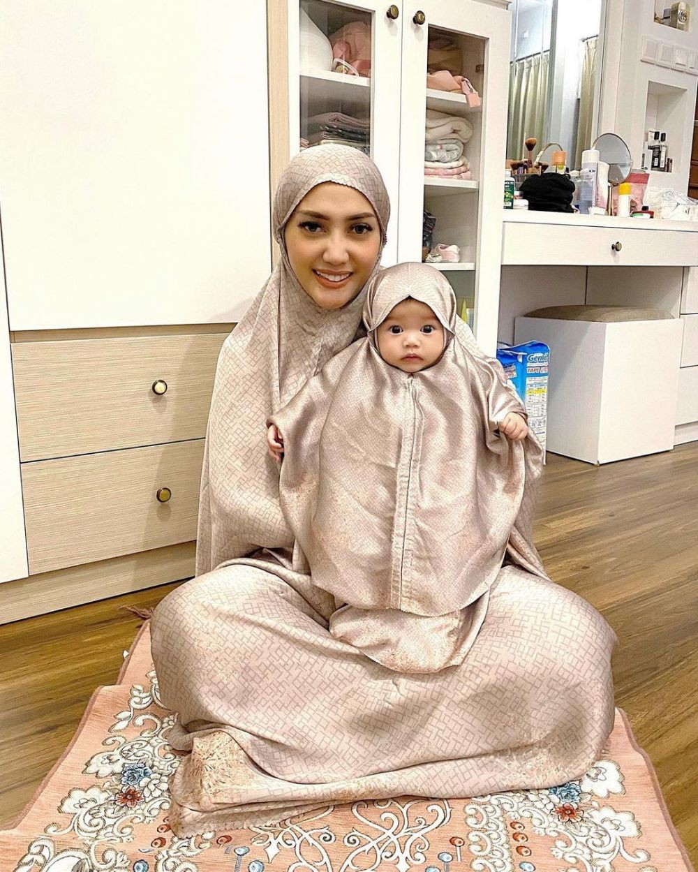 Lagi Berduka, 10 Potret Mama Lita Eks MasterChef Bersama Anak-anaknya