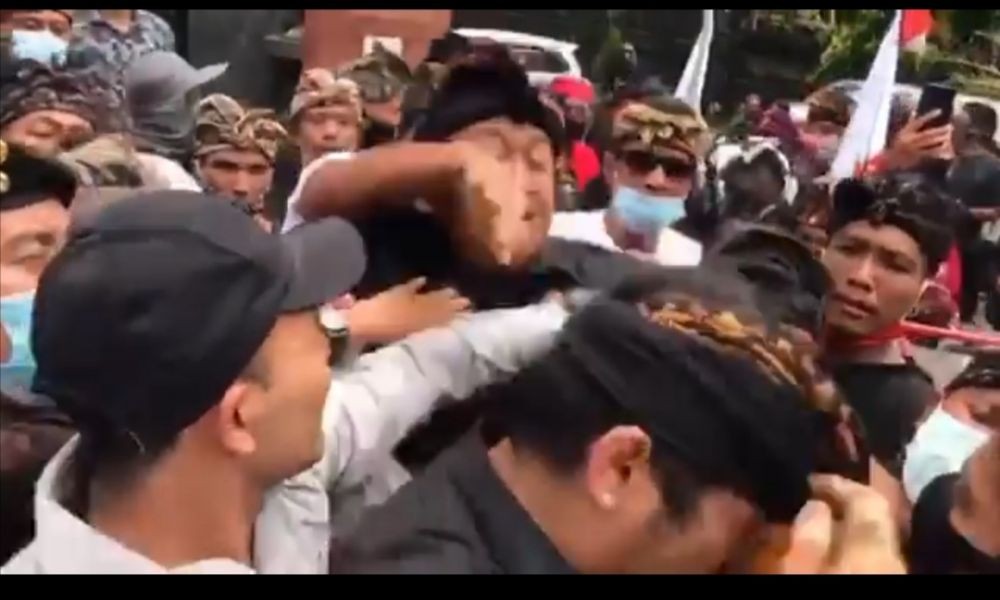 AWK Dilaporkan ke Polda Bali Soal Dugaan ITE dan Ceramah Seks Bebas 