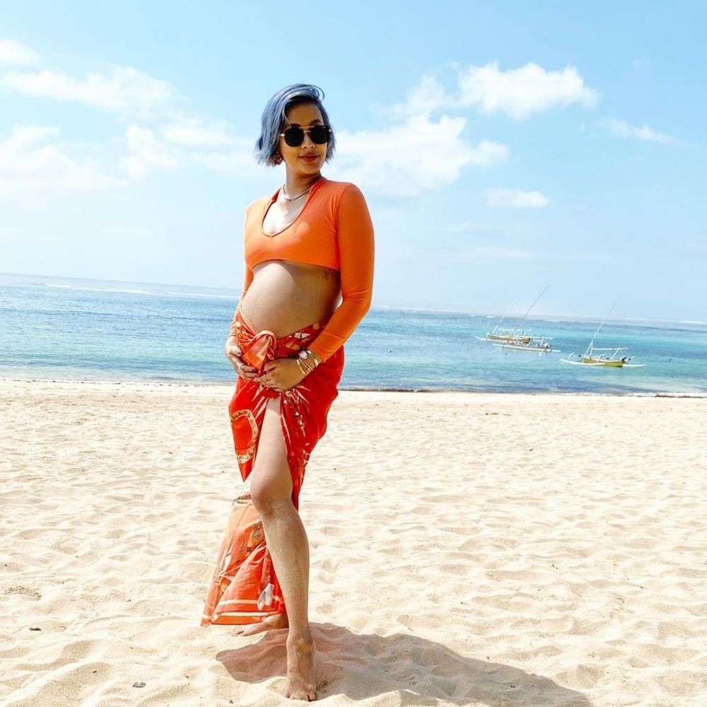 10 Potret Kehamilan Kedua Kimmy Jayanti, Cetar Pamer Baby Bump