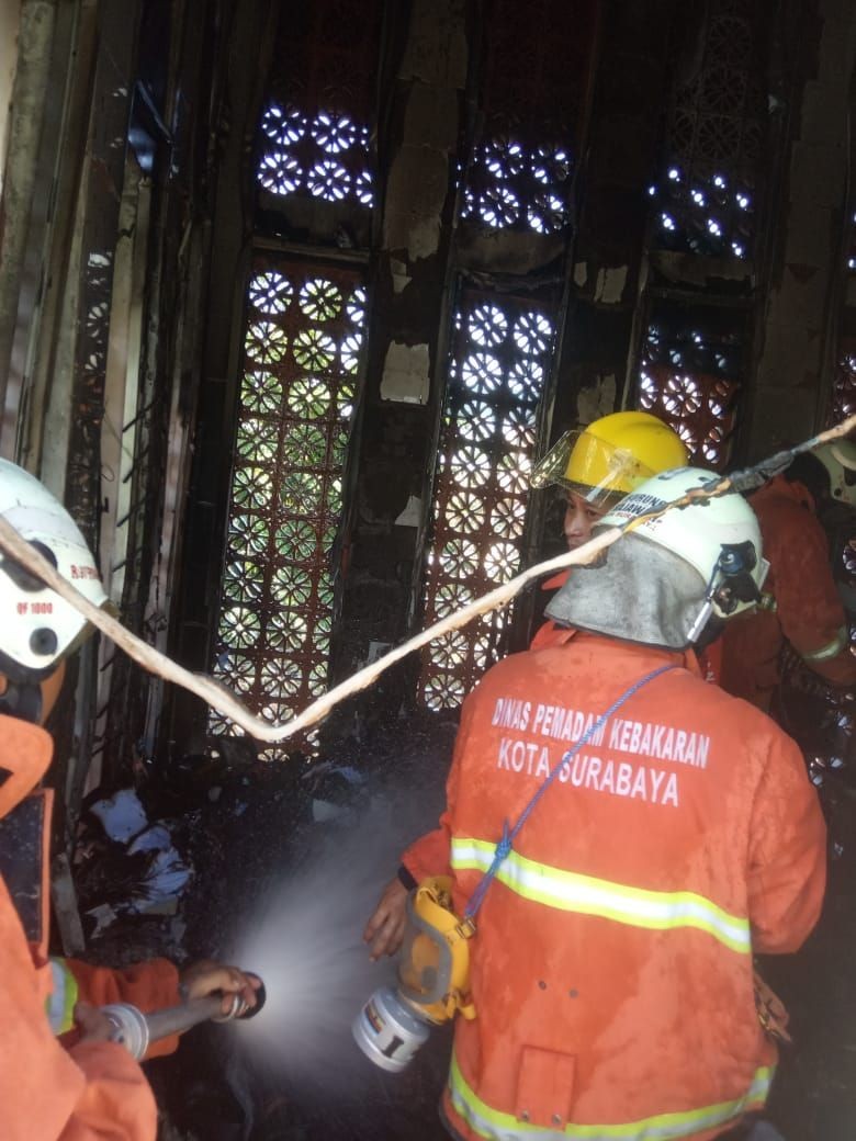 Lupa Matikan Kompor, Masjid di Gunung Anyar Terbakar