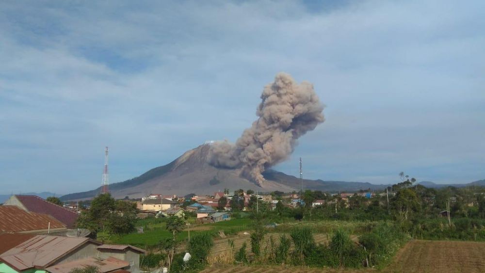 Lahan Diduga Dibakar, Stasiun Pemantau Sinabung Hangus