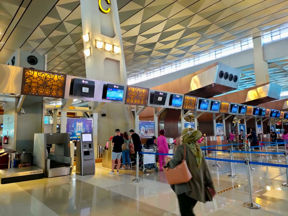 Petugas Temukan Dompet Berisi Cek Rp 35,9 Miliar di Bandara Soetta