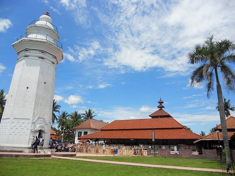 [FOTO] Masjid Agung Kesultanan Banten Dipadati Pengunjung