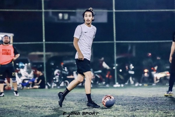 Manly Banget, 10 Potret Gagah Abidzar Al Ghifari saat Main Sepakbola