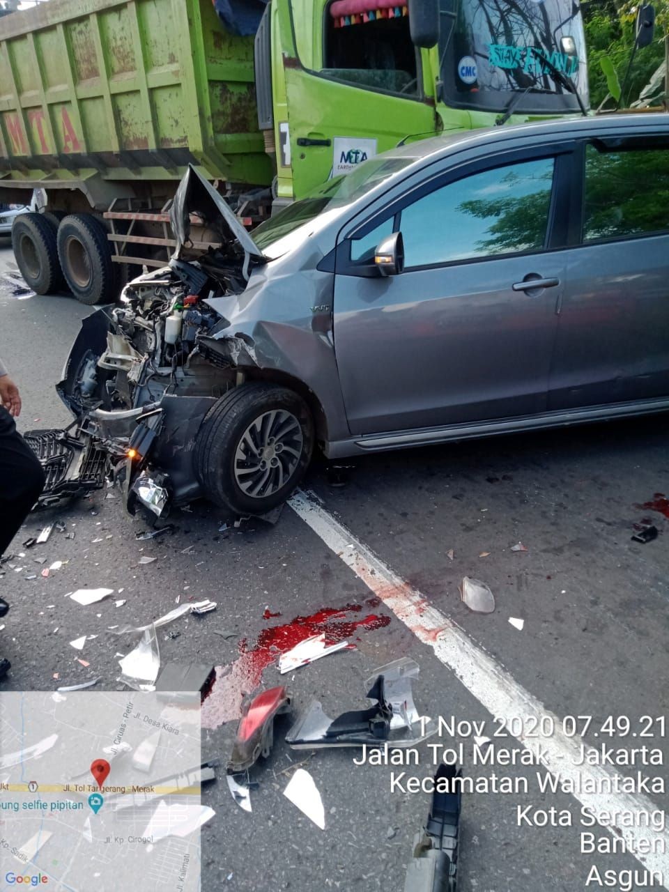 Mobil PJR di Tol Tangerang-Merak Ringsek Ditabrak Truk 