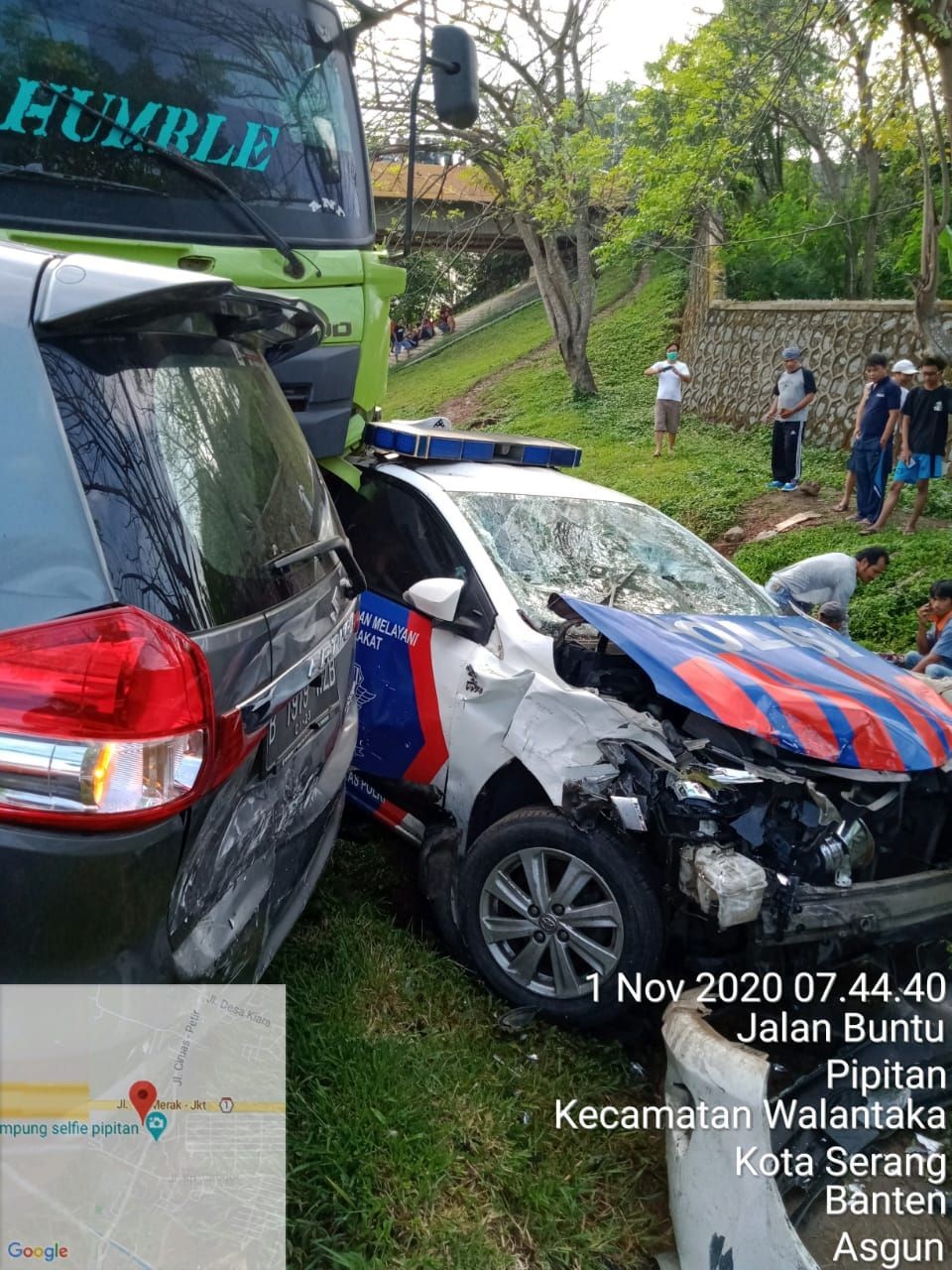 Mobil PJR di Tol Tangerang-Merak Ringsek Ditabrak Truk 