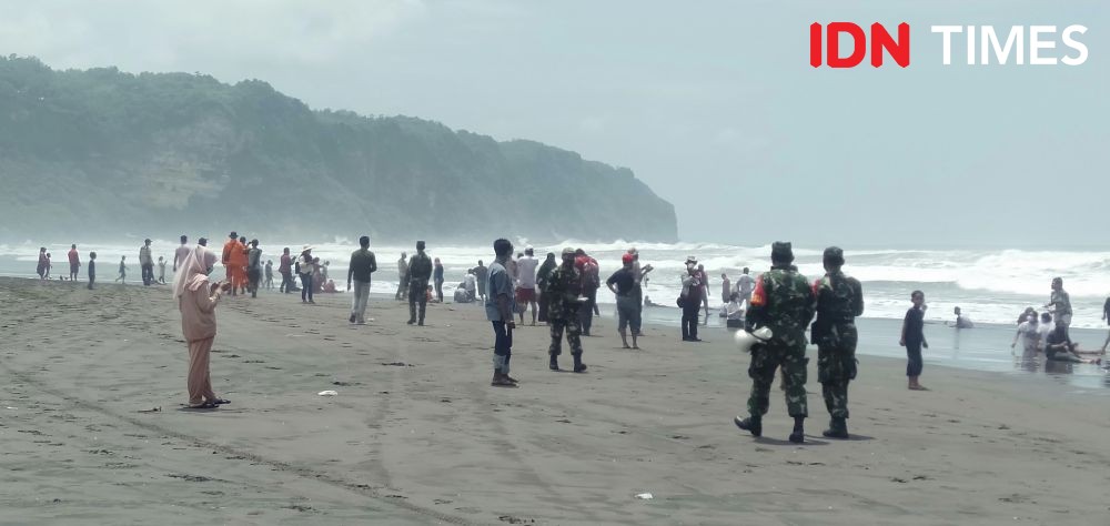 Merapi Status Siaga, Objek Wisata Pantai di Bantul Diserbu Wisatawan