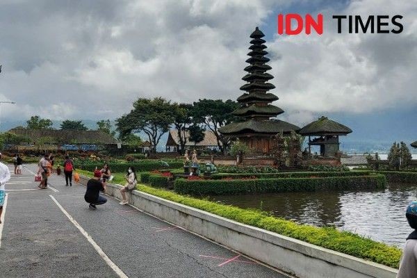 Ulun Danu Beratan Tetap Ramai Meski Syarat Masuk ke Bali Diperketat