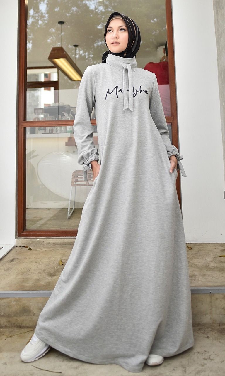 Simpel! 9 Inspirasi Busana Kasual Desain Ivan Gunawan untuk Hijabers