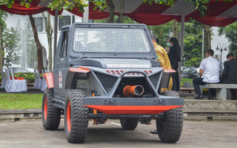 Itenas Bandung Kembangkan Mobil Listrik Sergap Senyap Militer 