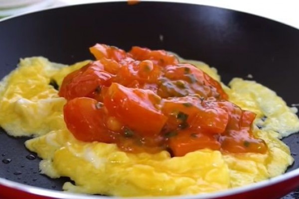 Praktis untuk Sarapan, Coba Nih Resep Tumis Tomat Telur