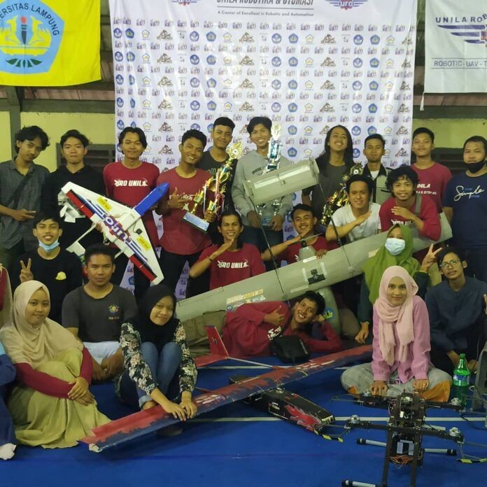 Boyong Empat Juara, Unila Ukir Prestasi Kontes Robot Indonesia 