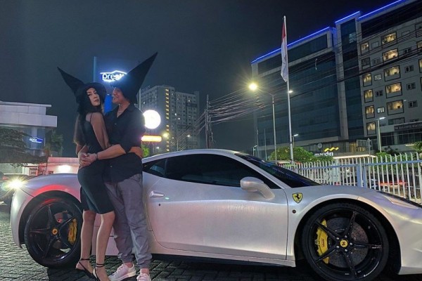 Makin Mesra setelah Menikah, 10 Potret Romantis Kevin Aprilio dan Vicy