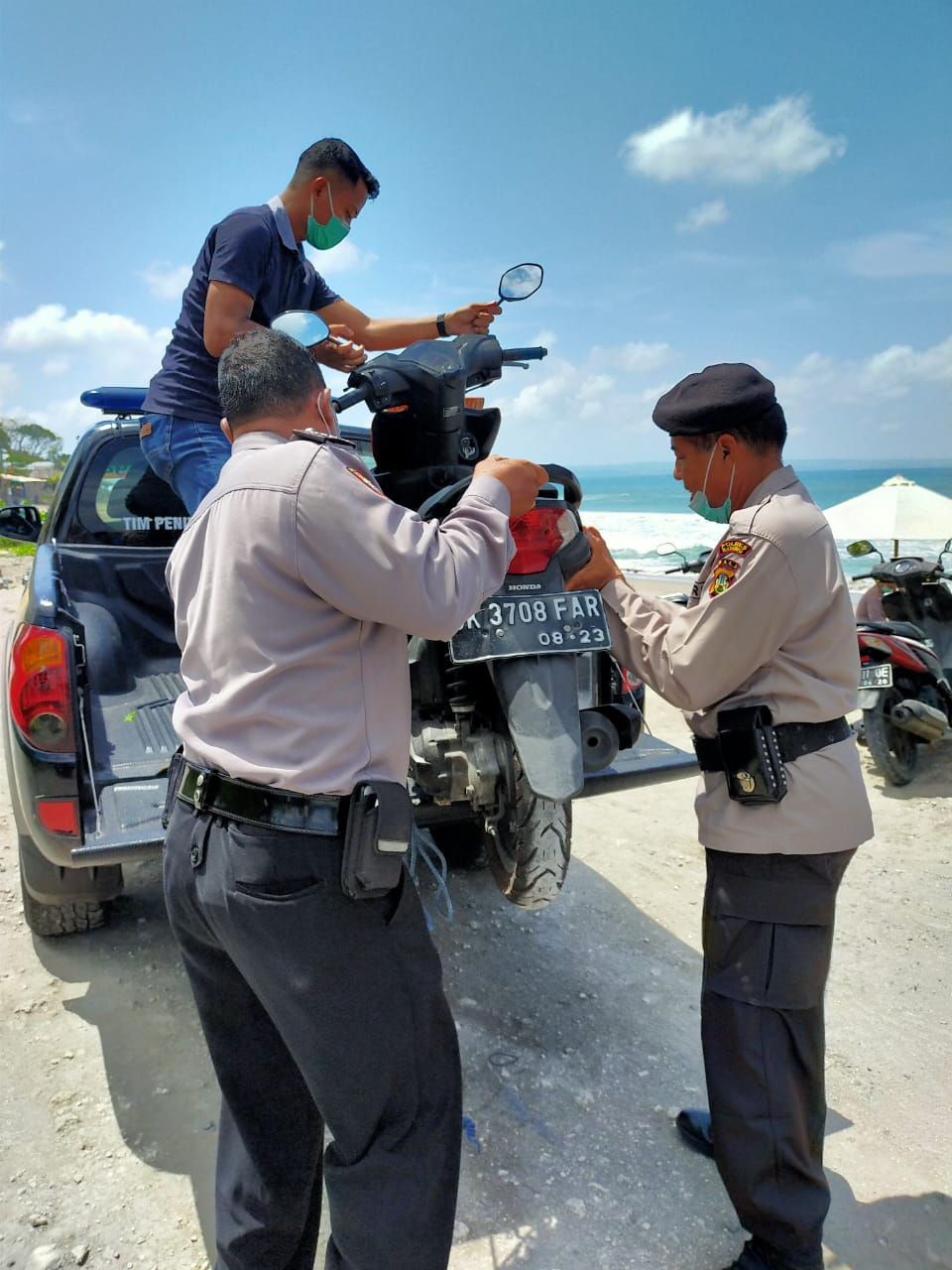 Ditemukan Motor, Pemiliknya Diduga Hilang di Pantai Batu Belig Bali