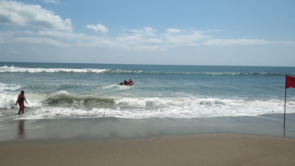 Ditemukan Motor, Pemiliknya Diduga Hilang di Pantai Batu Belig Bali