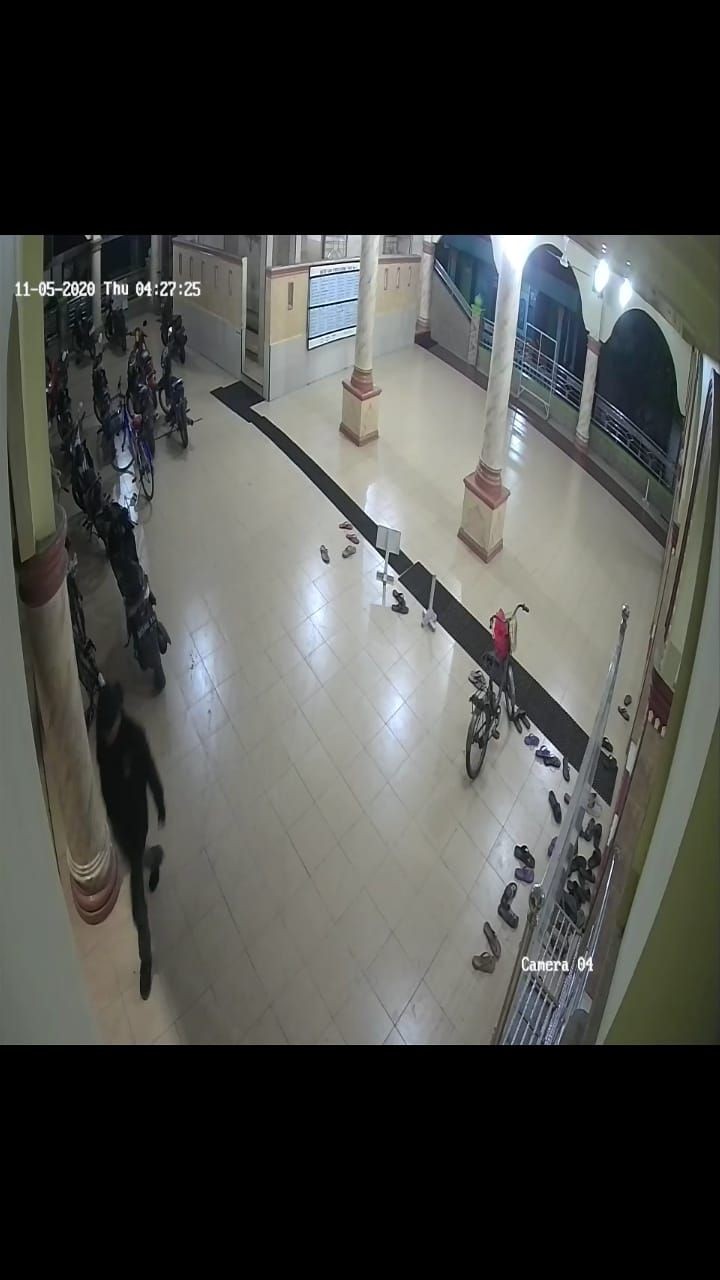 Viral! Aksi Pencurian Motor Terekam Kamera CCTV Masjid
