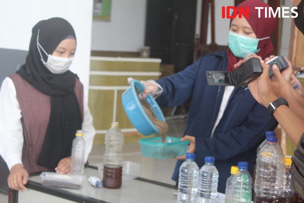 Kreatif, Mahasiswa di Jombang Buat Sabun Cuci Tangan dari Minyak Bekas