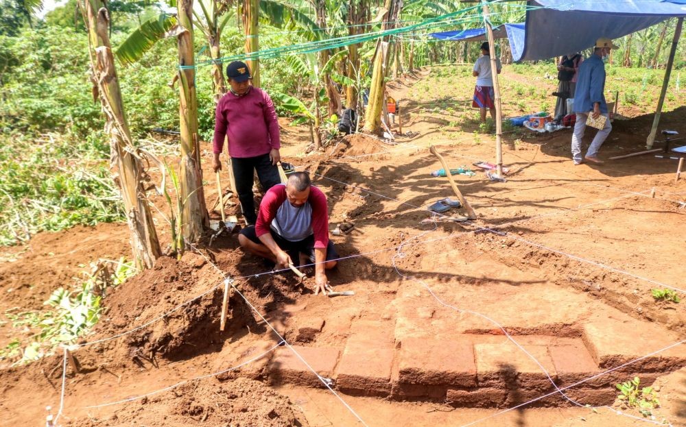 Warga Lahat Temukan 5 Situs Megalitikum Baru di Kebun Kopi