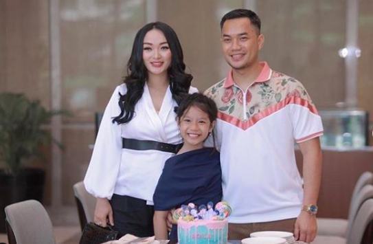 Melahirkan Prematur, 10 Momen Haru Perjuangan Kehamilan Zaskia Gotik