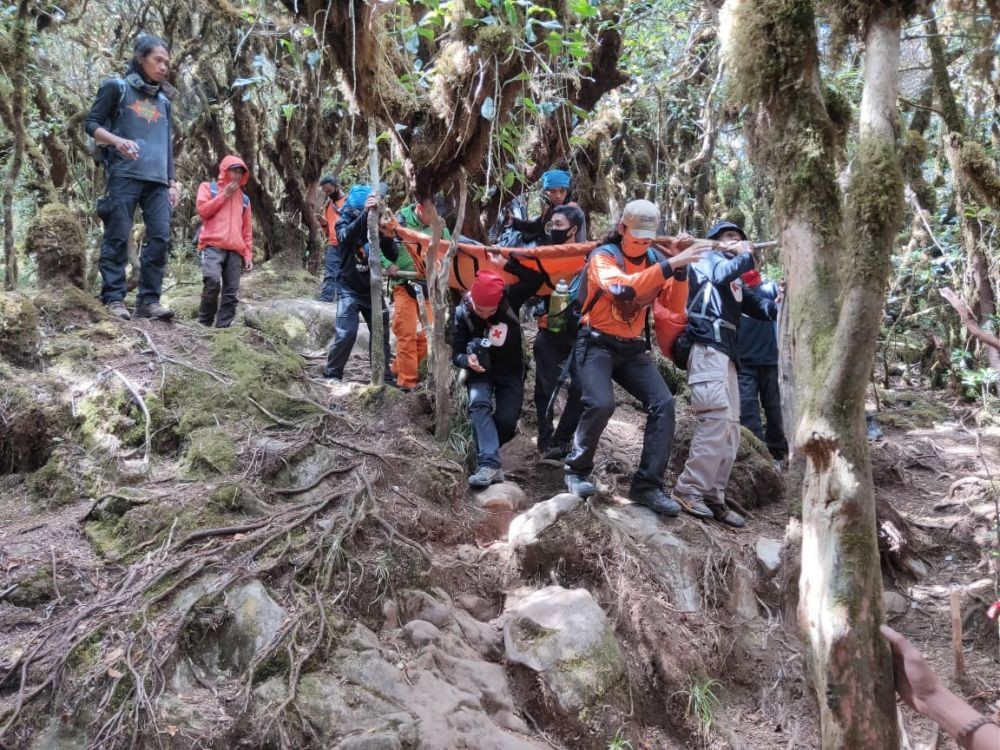 Hipotermia, Pendaki Dievakuasi dari Gunung Bawakaraeng