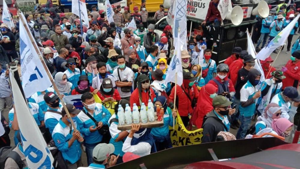 10 Ribu Buruh Demo Depan Istana, Polisi Tutup Jalan Sekitar Monas