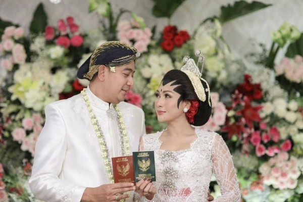 9 Artis Pakai Baju Pengantin Adat Jawa saat Menikah, Manis nan Ayu!