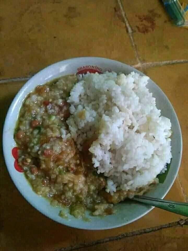 10 Potret Cara Makan Bubur yang Bikin Asli Ngeselin!