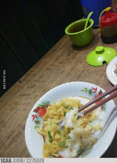 10 Potret Cara Makan Bubur yang Bikin Asli Ngeselin!