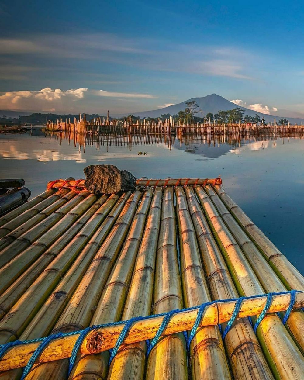 10 Danau Paling Angker di Pulau Jawa, Ada yang Dihuni Naga Raksasa