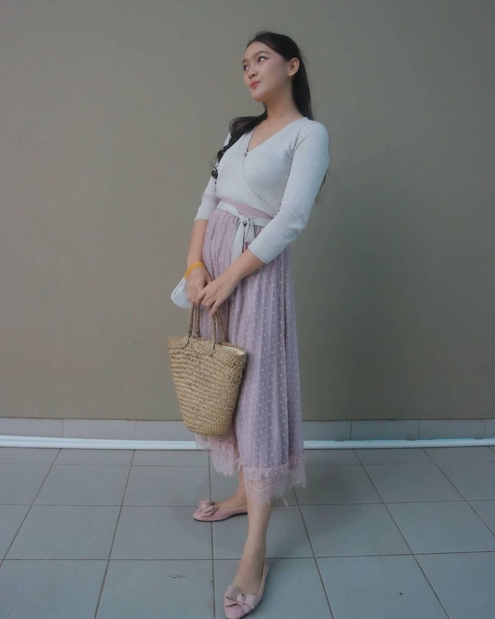 Calon Mama Muda Idaman! 10 Potret Ana Riana Pamer Baby Bump