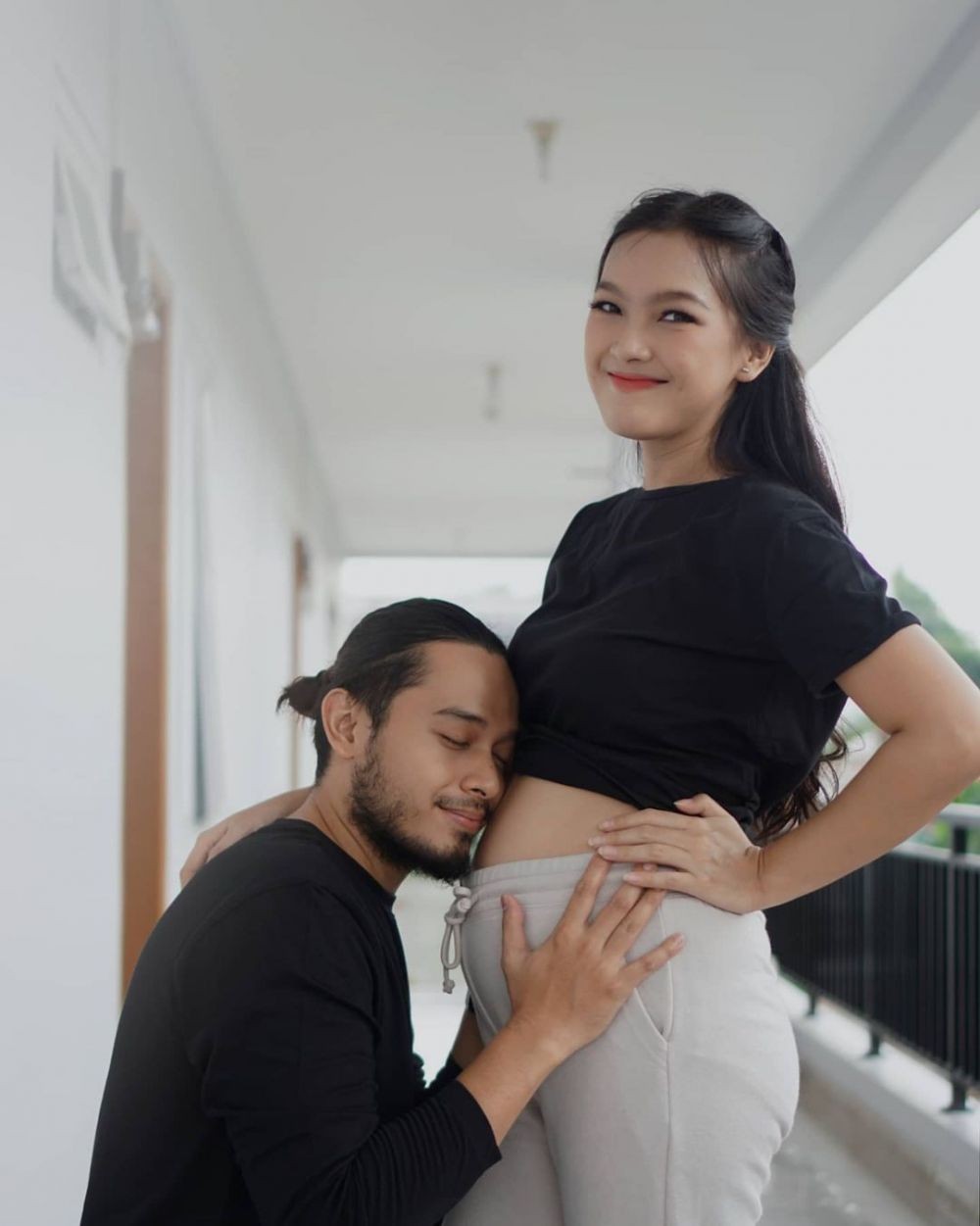 Calon Mama Muda Idaman! 10 Potret Ana Riana Pamer Baby Bump